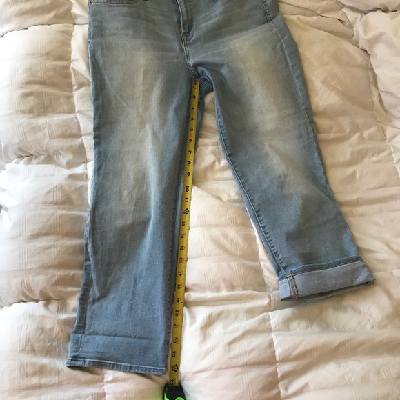 Soft, high-waisted vintage cropped, stretch jeans - Picture 3 of 7